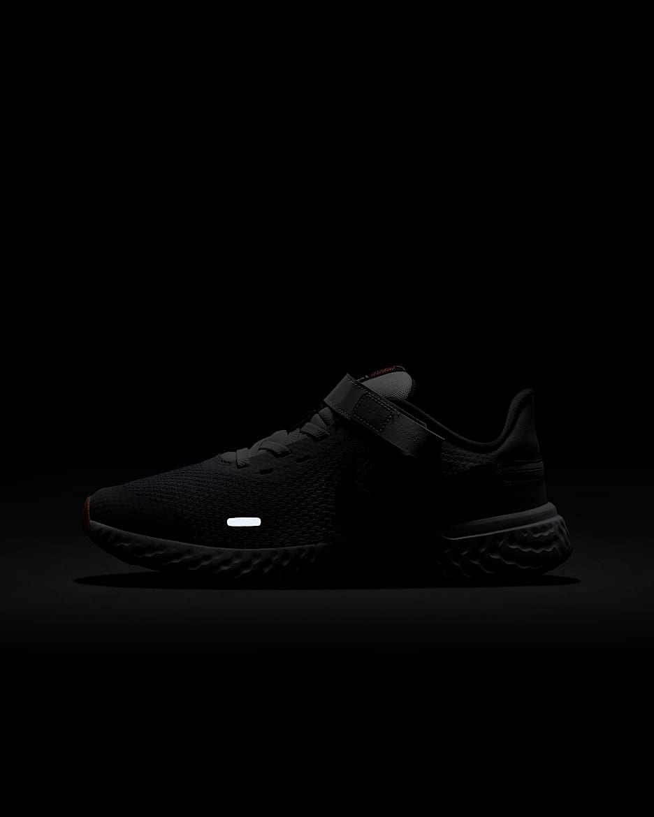 Nike Revolution 5 FlyEase Older Kids Running Shoes Wide